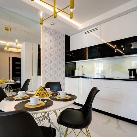 Apartamenty Angielska Grobla Q4Apartments กดัญสก์ ภายนอก รูปภาพ